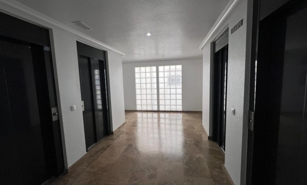 Sale - Apartment / flat -
Torrevieja - Centro