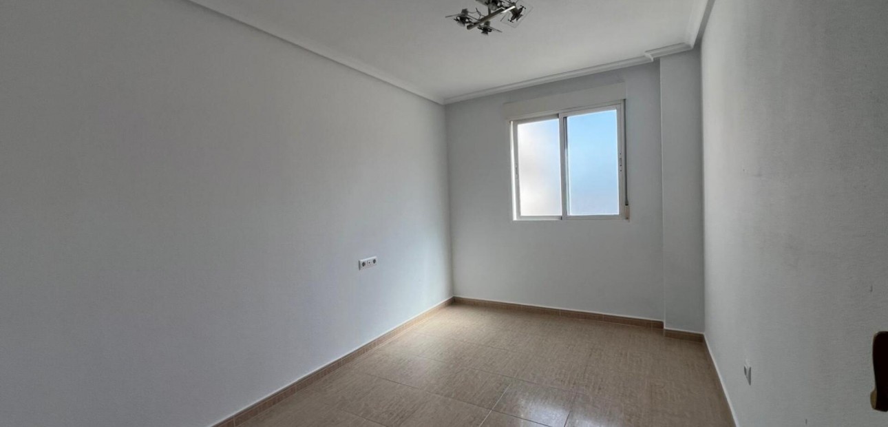Sale - Apartment / flat -
Torrevieja - Centro