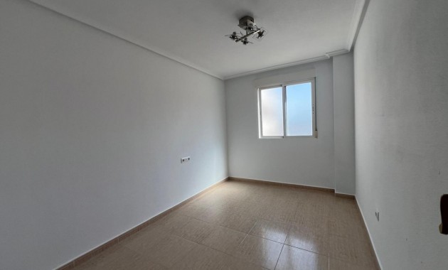 Sale - Apartment / flat -
Torrevieja - Centro