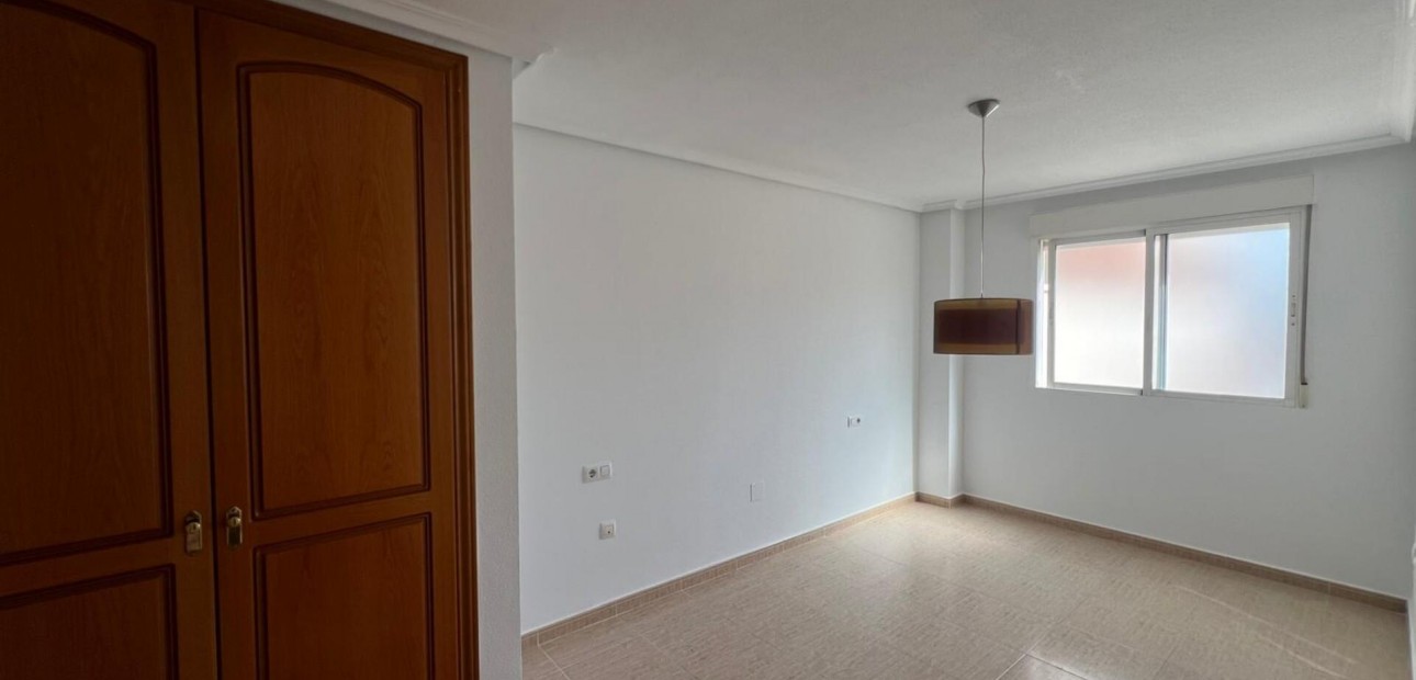 Sale - Apartment / flat -
Torrevieja - Centro