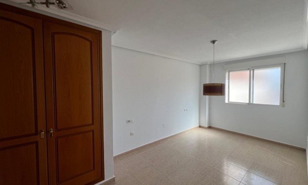 Sale - Apartment / flat -
Torrevieja - Centro