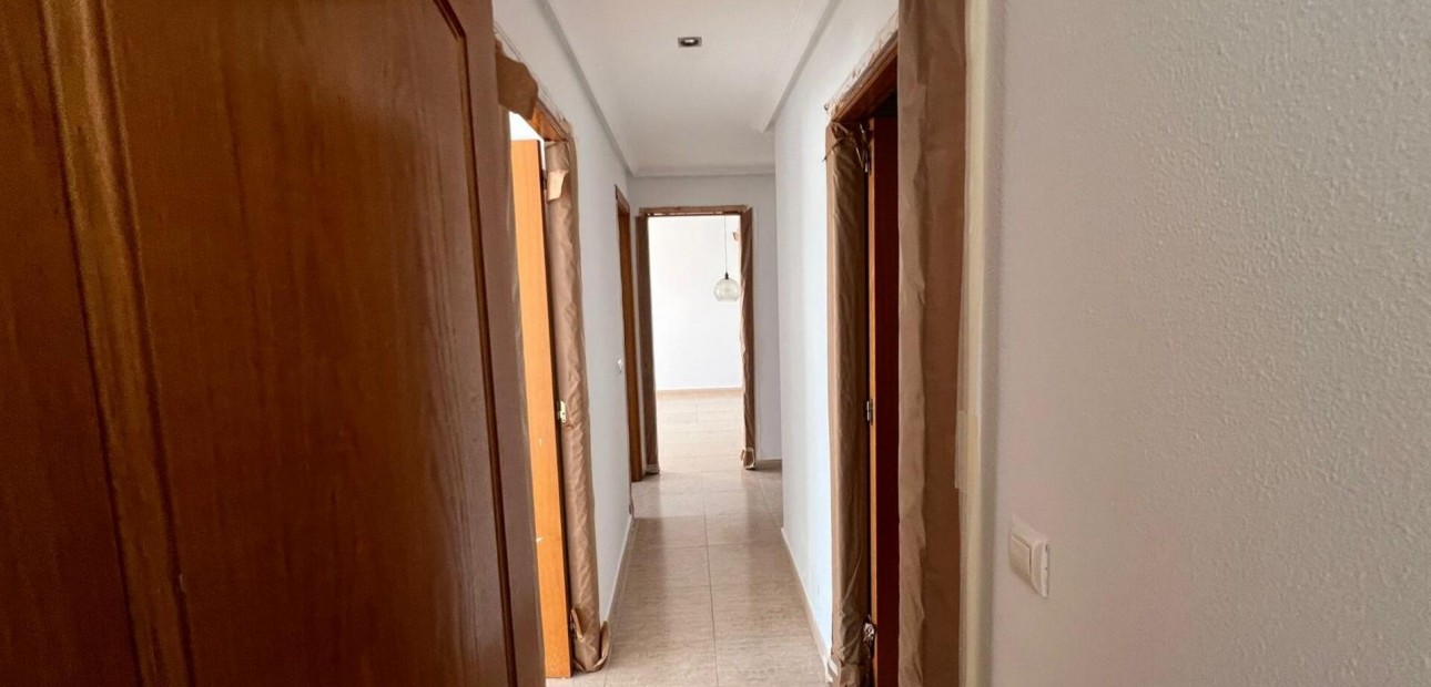 Sale - Apartment / flat -
Torrevieja - Centro