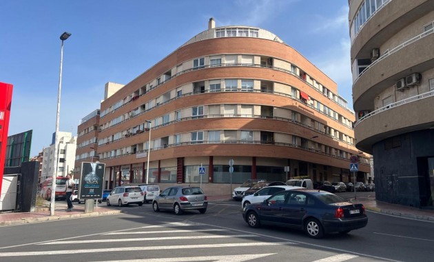 Sale - Apartment / flat -
Torrevieja - Centro