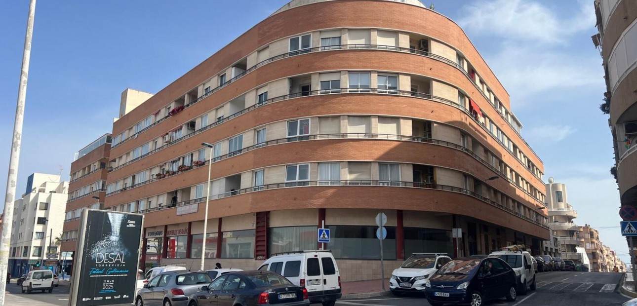 Sale - Apartment / flat -
Torrevieja - Centro