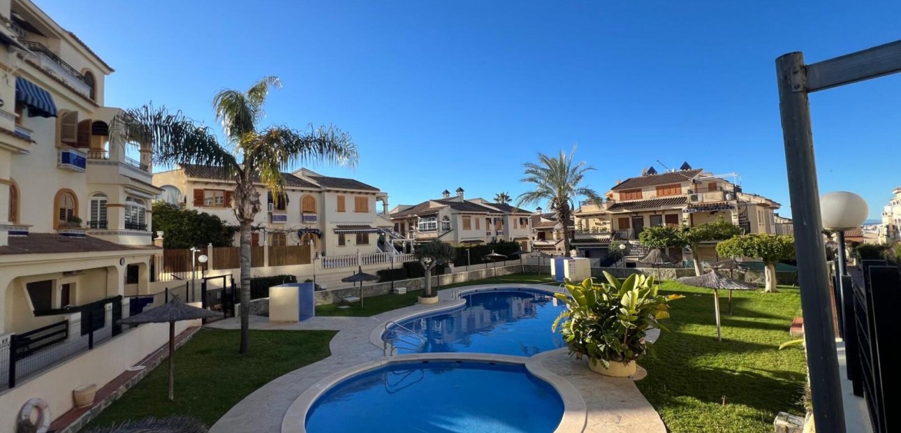 Sale - Apartment / flat -
Torrevieja - Sector 25