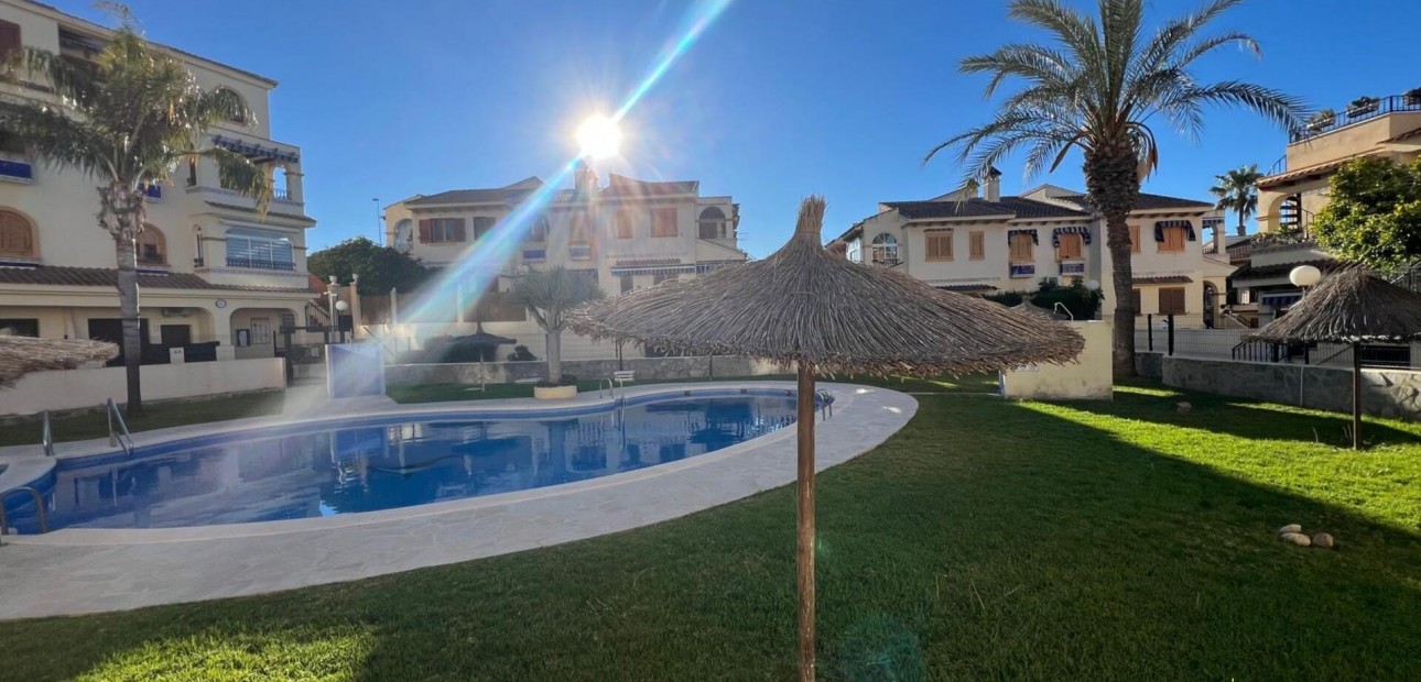 Sale - Apartment / flat -
Torrevieja - Sector 25