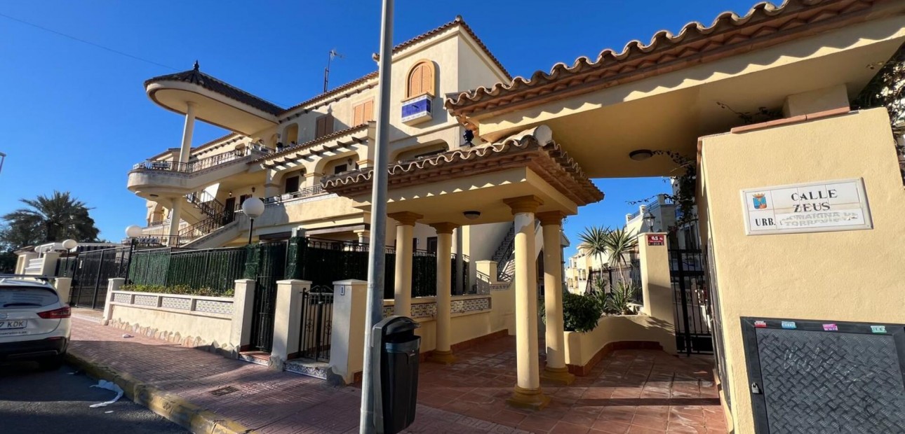 Sale - Apartment / flat -
Torrevieja - Sector 25