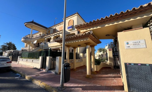 Sale - Apartment / flat -
Torrevieja - Sector 25
