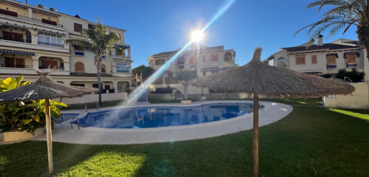 Sale - Apartment / flat -
Torrevieja - Sector 25