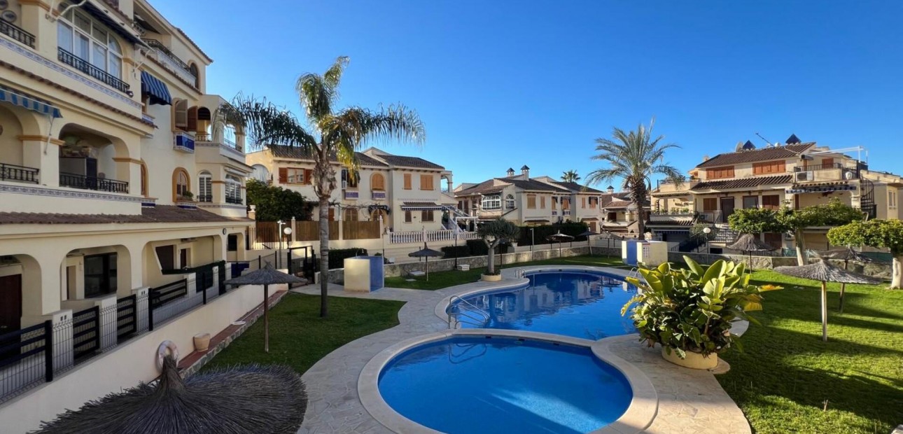 Sale - Apartment / flat -
Torrevieja - Sector 25