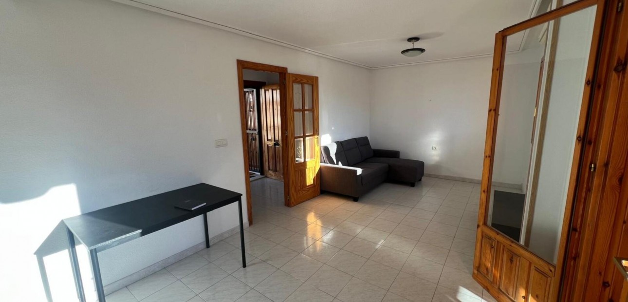 Sale - Apartment / flat -
Torrevieja - Sector 25