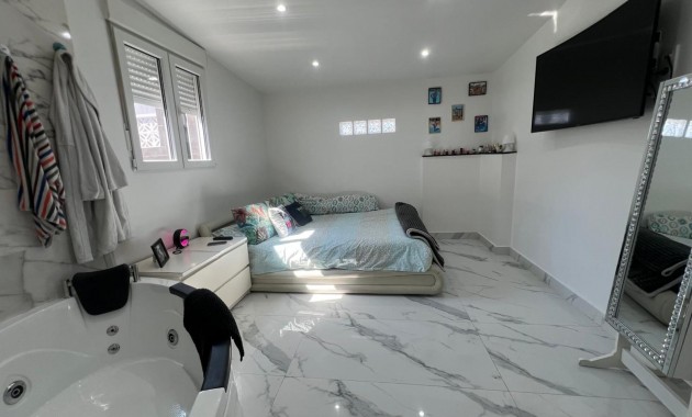 Sale - Bungalow -
Torrevieja - Carrefour