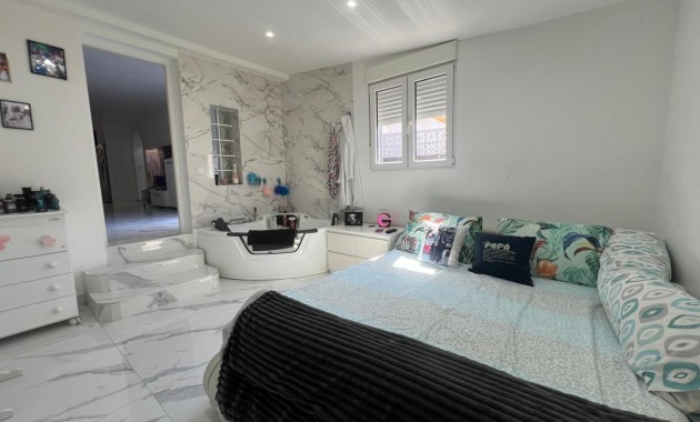 Sale - Bungalow -
Torrevieja - Carrefour