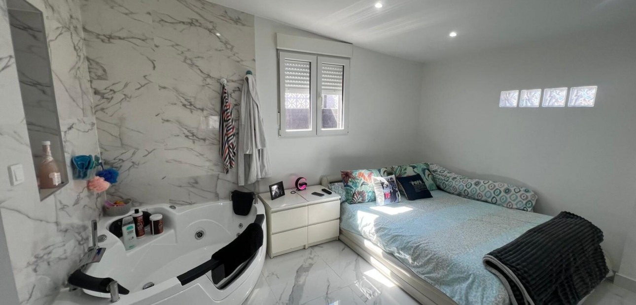 Sale - Bungalow -
Torrevieja - Carrefour