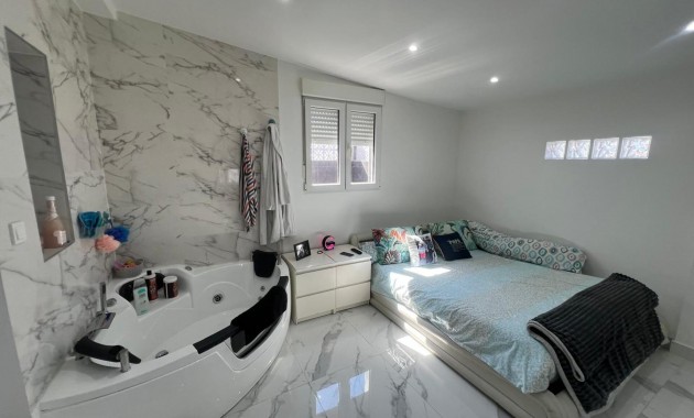 Sale - Bungalow -
Torrevieja - Carrefour