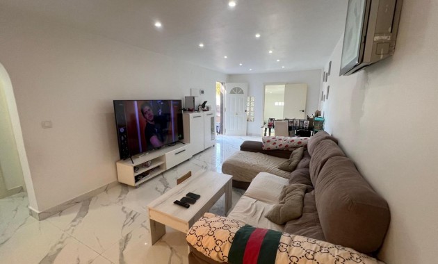 Sale - Bungalow -
Torrevieja - Carrefour