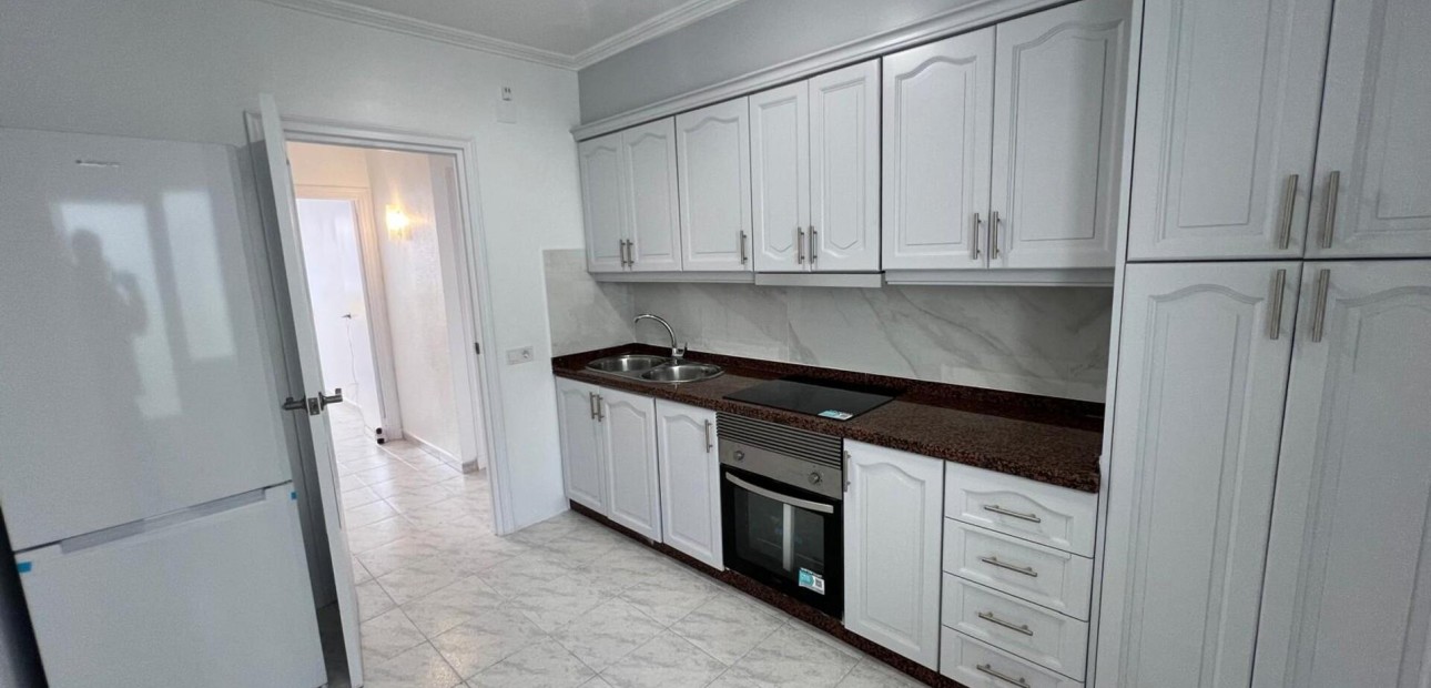 Sale - Apartment / flat -
Torrevieja - Estacion de autobuses