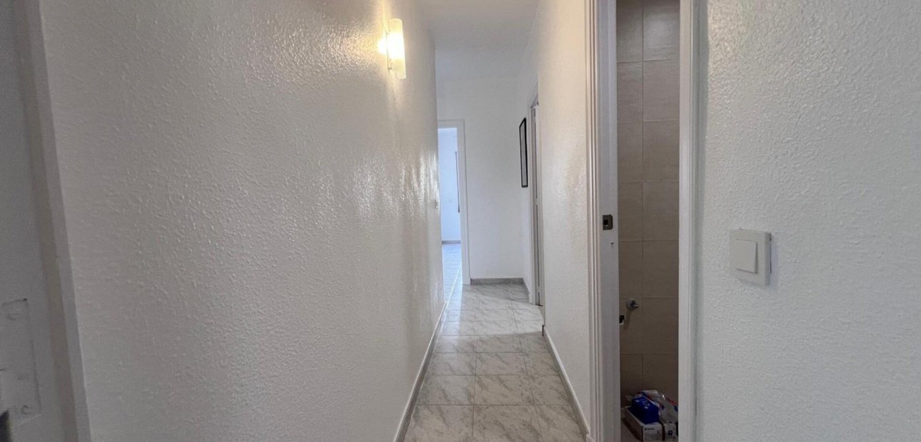 Sale - Apartment / flat -
Torrevieja - Estacion de autobuses