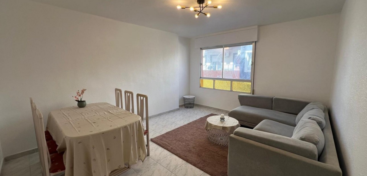 Sale - Apartment / flat -
Torrevieja - Estacion de autobuses