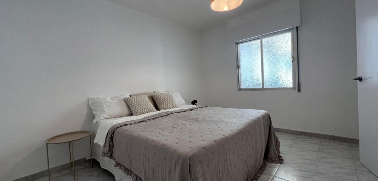 Sale - Apartment / flat -
Torrevieja - Estacion de autobuses
