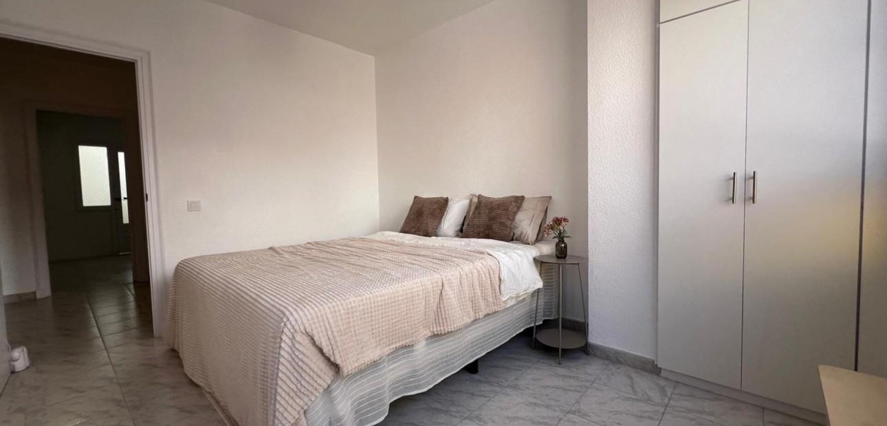 Sale - Apartment / flat -
Torrevieja - Estacion de autobuses