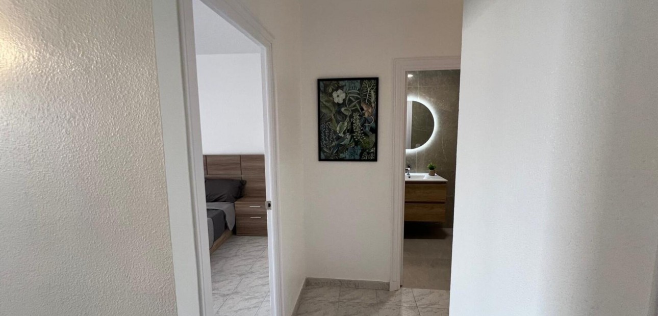 Sale - Apartment / flat -
Torrevieja - Estacion de autobuses