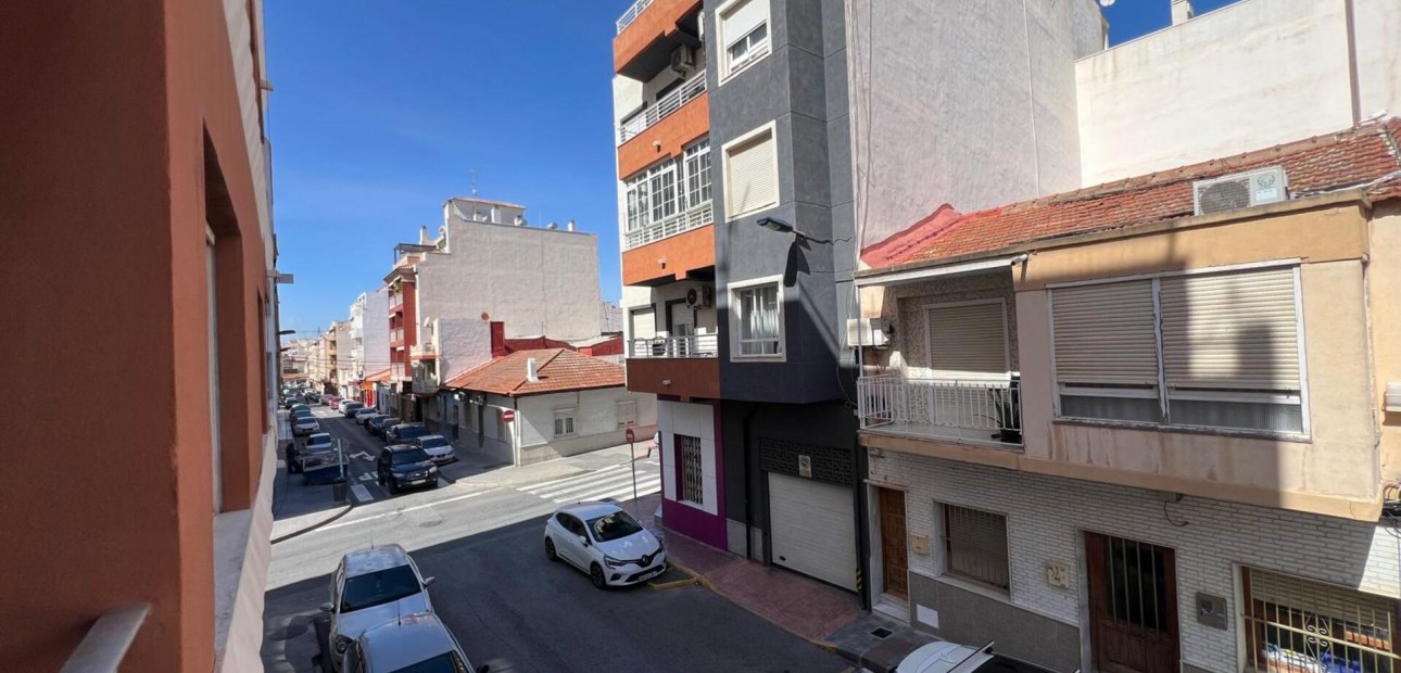 Sale - Apartment / flat -
Torrevieja - Estacion de autobuses