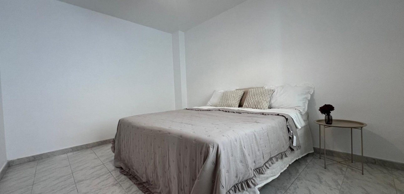 Sale - Apartment / flat -
Torrevieja - Estacion de autobuses
