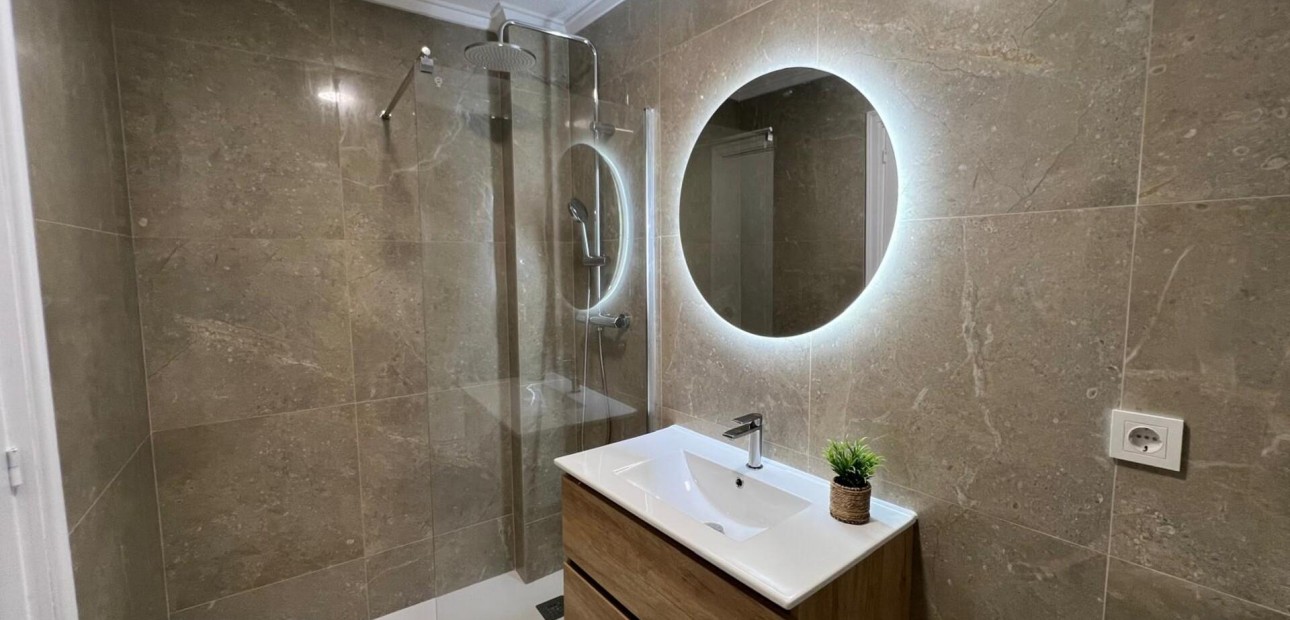 Sale - Apartment / flat -
Torrevieja - Estacion de autobuses