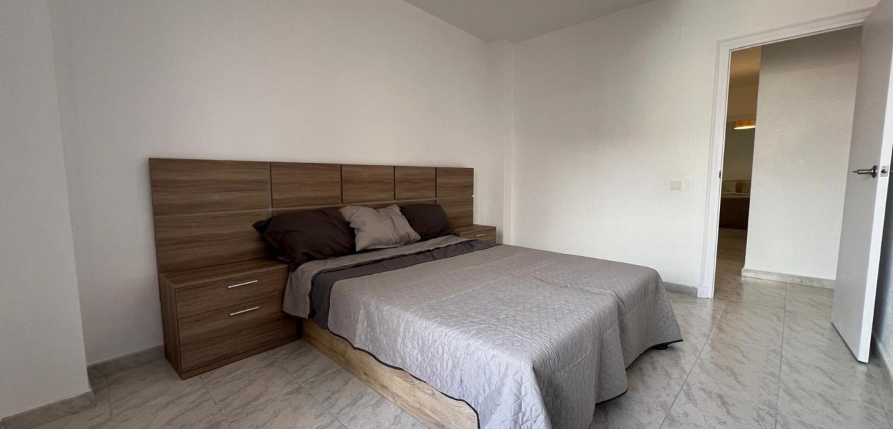 Sale - Apartment / flat -
Torrevieja - Estacion de autobuses