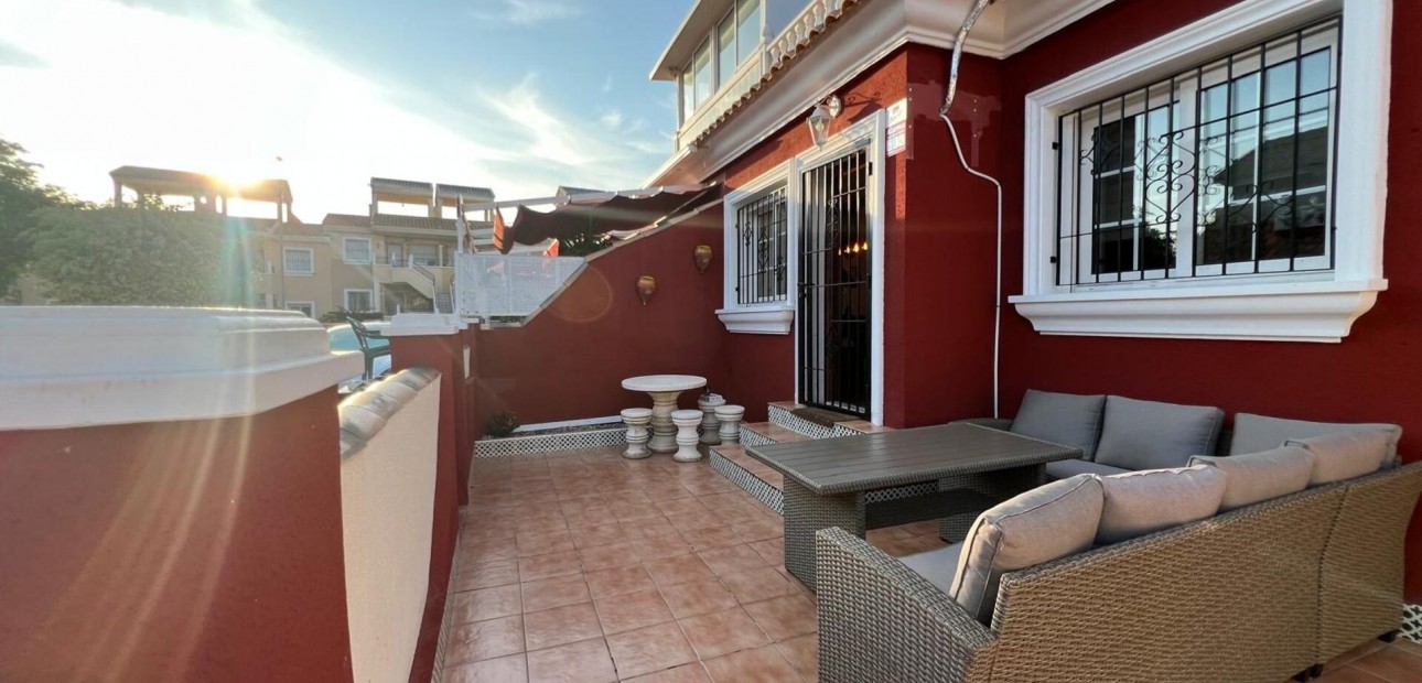 Sale - Villa -
Orihuela Costa - PAU 26