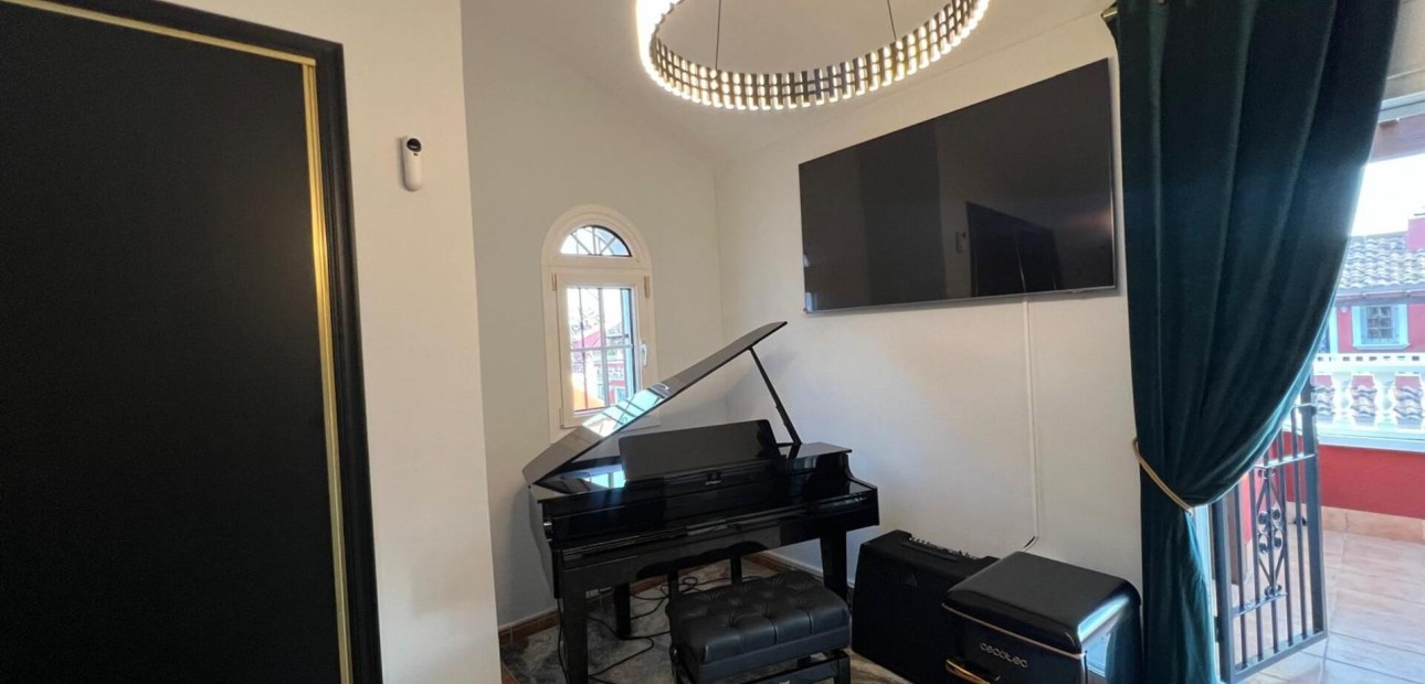 Sale - Villa -
Orihuela Costa - PAU 26