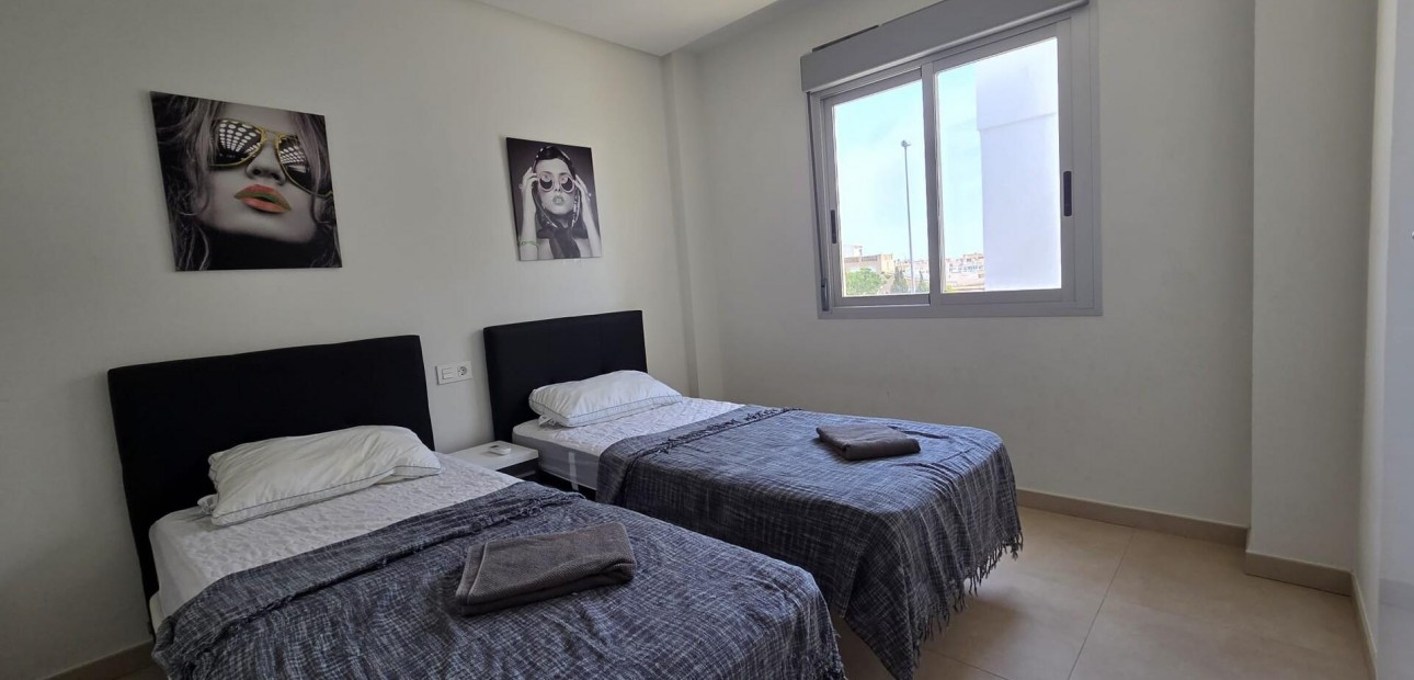 Sale - Terraced house -
Orihuela Costa - Montezenia