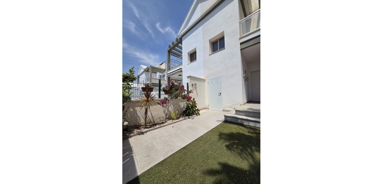 Sale - Terraced house -
Orihuela Costa - Montezenia