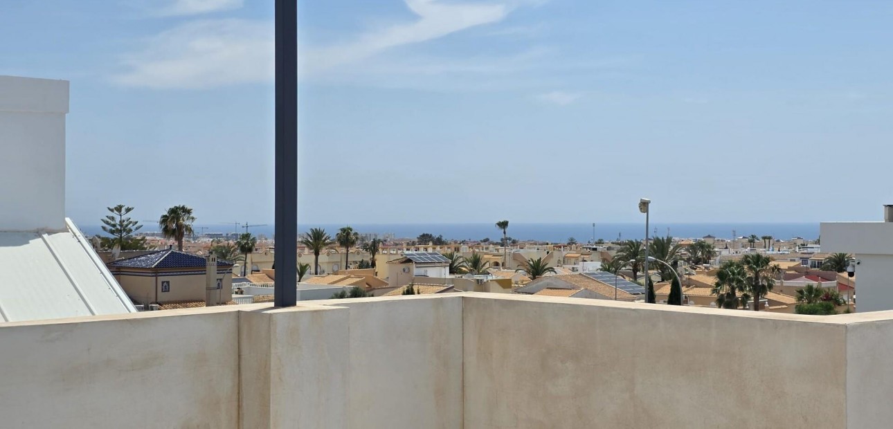 Sale - Terraced house -
Orihuela Costa - Montezenia
