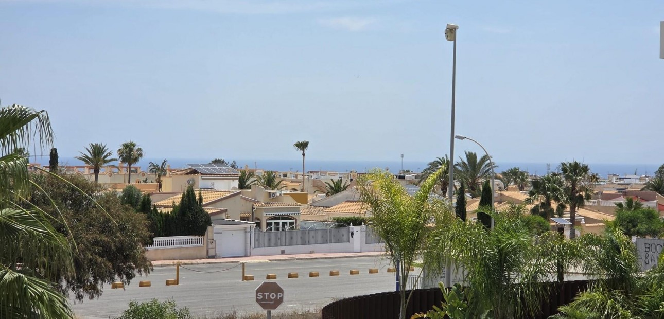 Sale - Terraced house -
Orihuela Costa - Montezenia