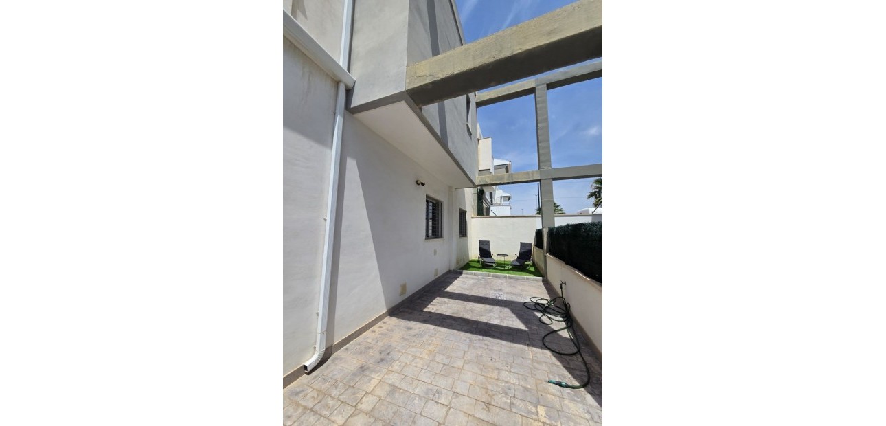 Sale - Terraced house -
Orihuela Costa - Montezenia