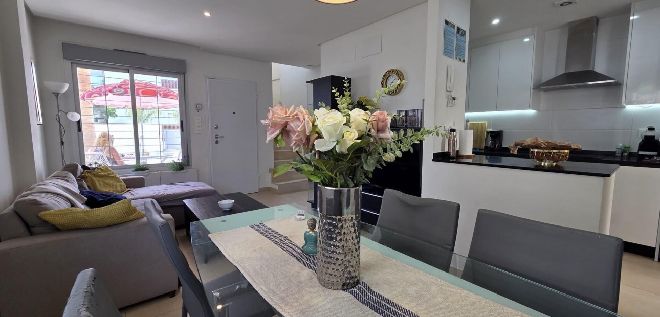 Sale - Terraced house -
Orihuela Costa - Montezenia