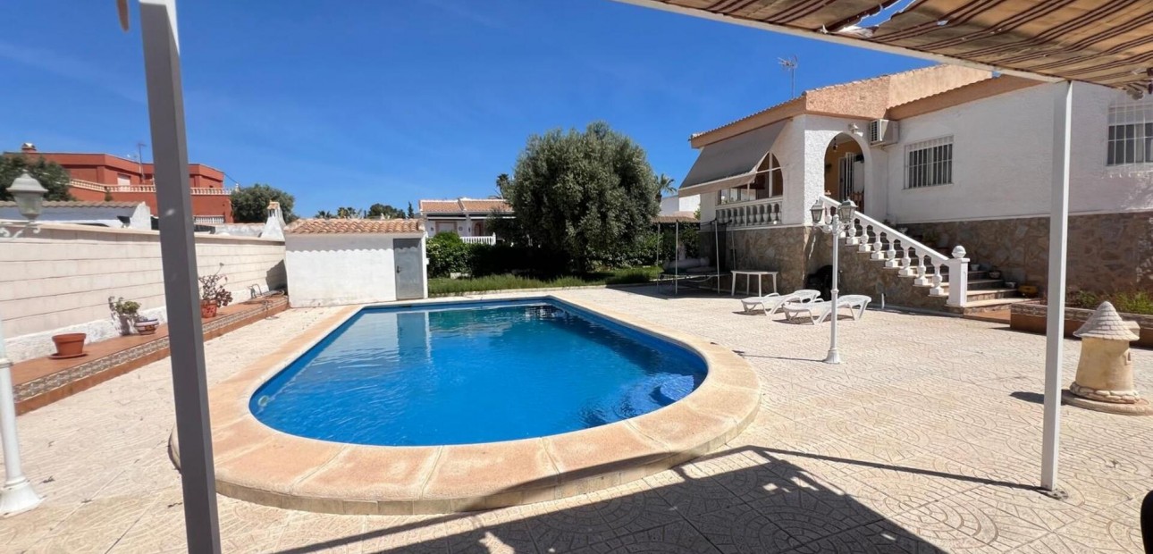 Sale - Villa -
Torrevieja - La Siesta - El Salado - Torreta