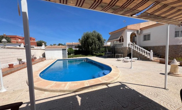 Sale - Villa -
Torrevieja - La Siesta - El Salado - Torreta