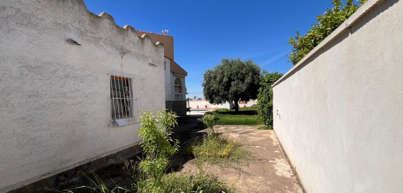 Sale - Villa -
Torrevieja - La Siesta - El Salado - Torreta