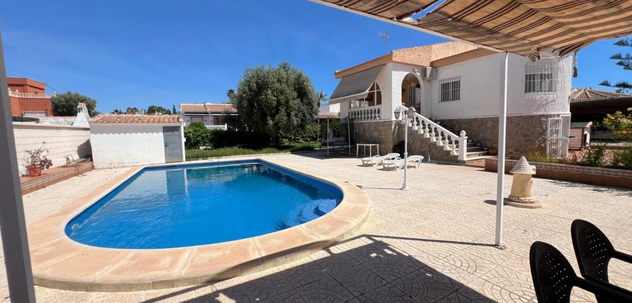 Sale - Villa -
Torrevieja - La Siesta - El Salado - Torreta