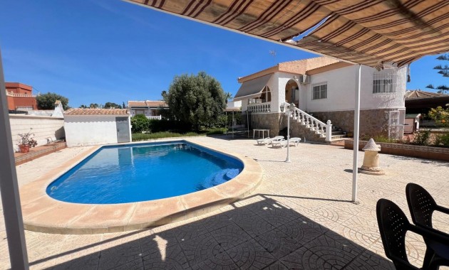 Sale - Villa -
Torrevieja - La Siesta - El Salado - Torreta