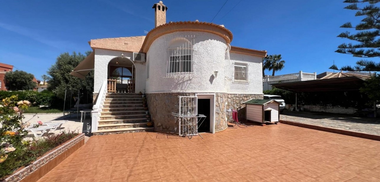 Sale - Villa -
Torrevieja - La Siesta - El Salado - Torreta