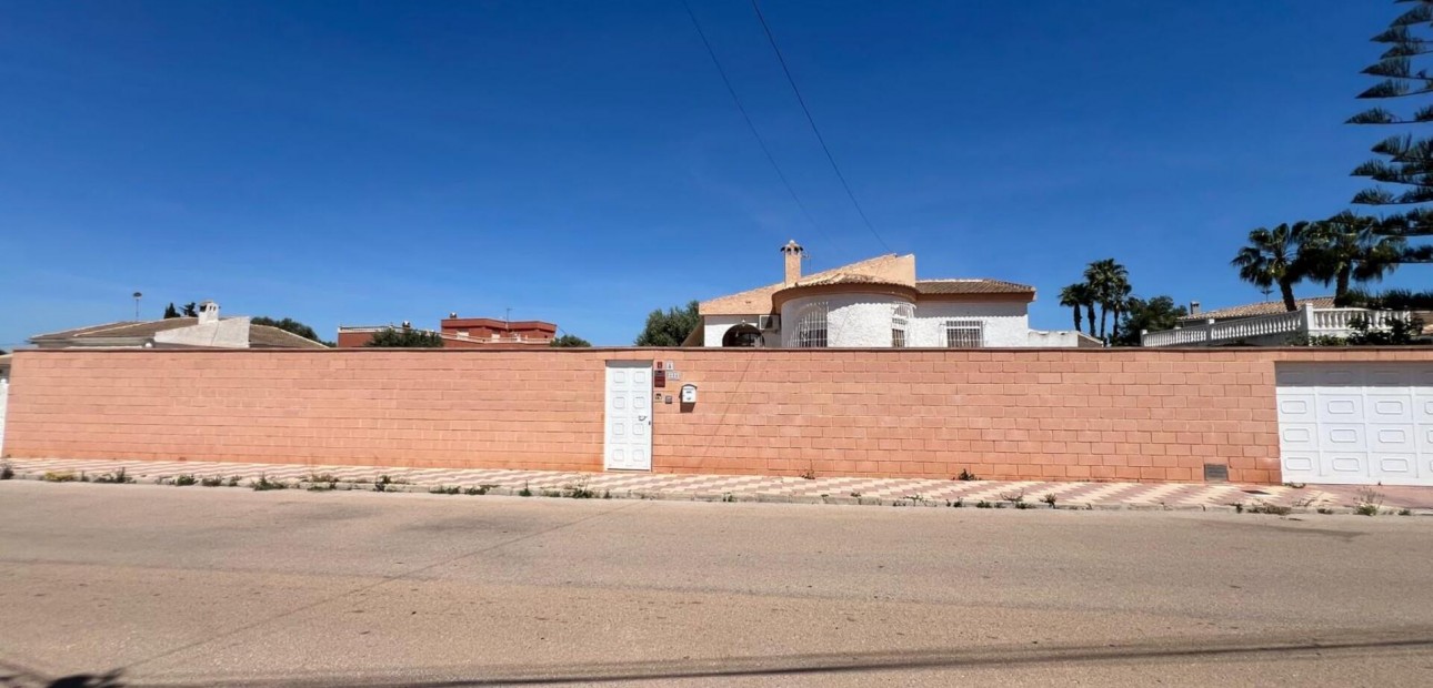 Sale - Villa -
Torrevieja - La Siesta - El Salado - Torreta