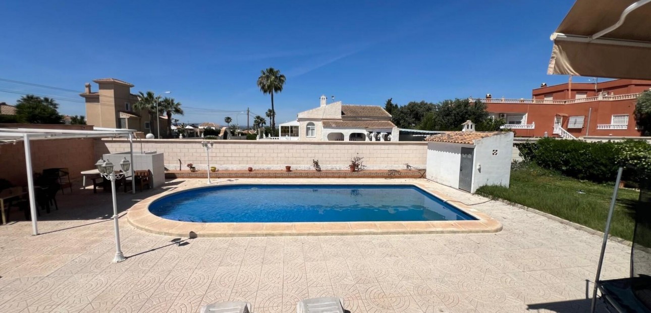 Sale - Villa -
Torrevieja - La Siesta - El Salado - Torreta
