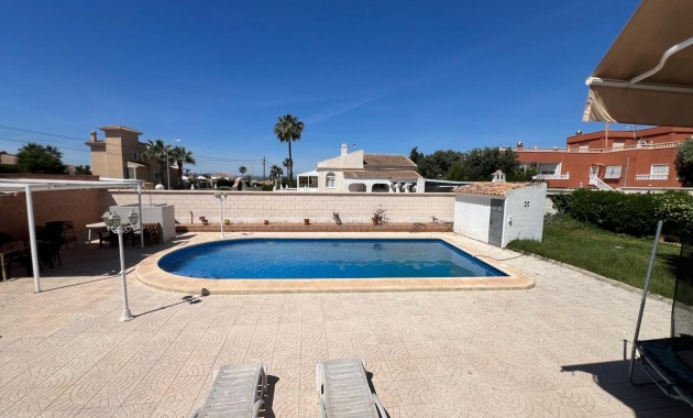 Sale - Villa -
Torrevieja - La Siesta - El Salado - Torreta