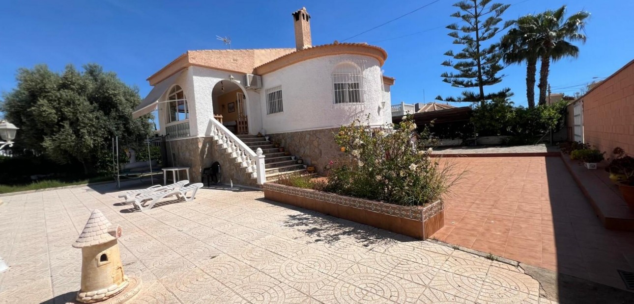 Sale - Villa -
Torrevieja - La Siesta - El Salado - Torreta