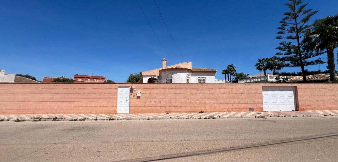 Sale - Villa -
Torrevieja - La Siesta - El Salado - Torreta