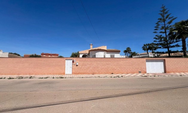 Sale - Villa -
Torrevieja - La Siesta - El Salado - Torreta